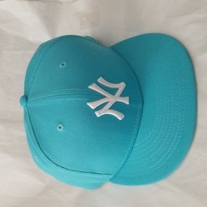 NY Yankee MLB Blackout 59 Fity Noir Cap 7 7/8